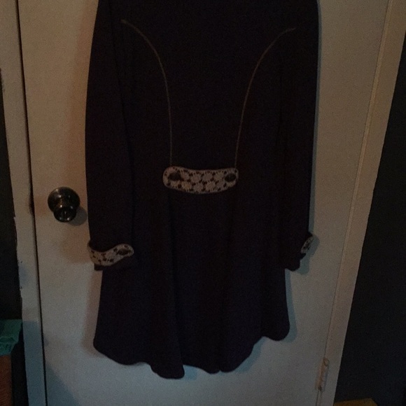 3/4 length overcoat tiered sculpted bottom - Picture 3 of 4